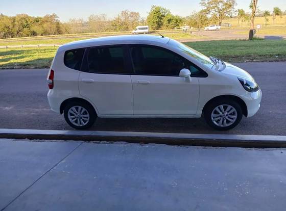 HONDA FIT 1.4 LX 8V GASOLINA 4P AUTOMÁTICO HONDA FIT 1.4 LX 8V GASOLINA 4P AUTOMÁTICO